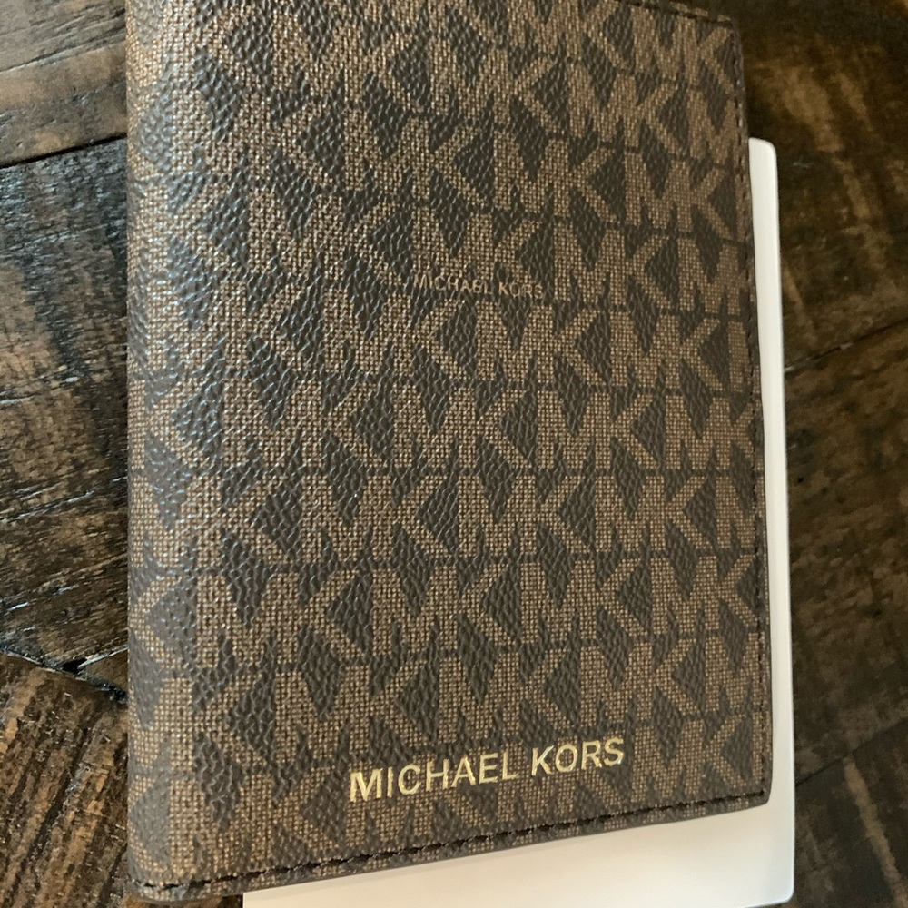 NWT Michael Kors Passport Case